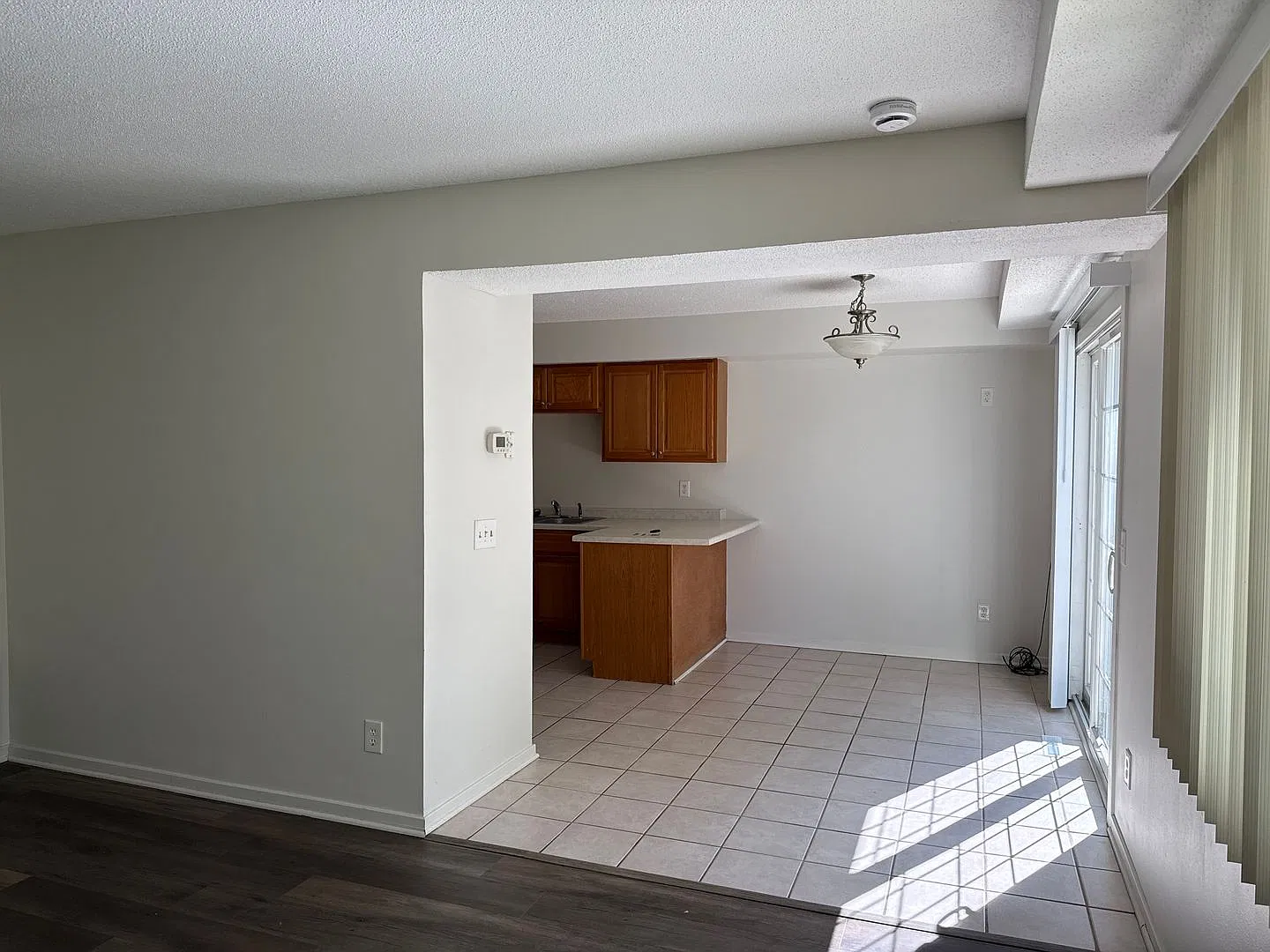 Updated 3BR Burnsville Twin Home with Large Yard & Fire Pit. Available NOW! — Photo 4