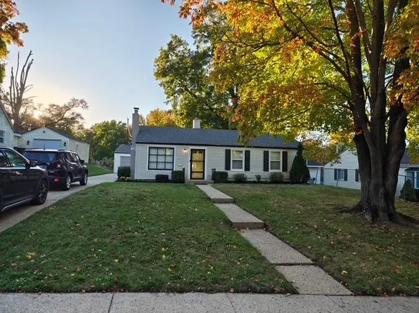 2423 Woodmont Dr, South Bend, IN 46614