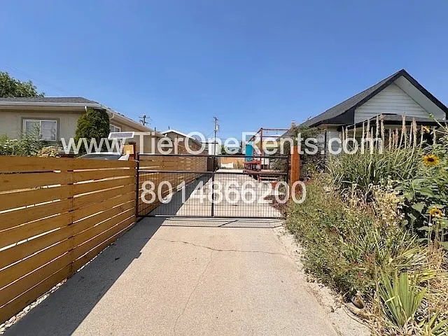 141 E Wentworth Ave — Photo 29