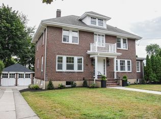 19 Stoneleigh Rd, Watertown, MA 02472