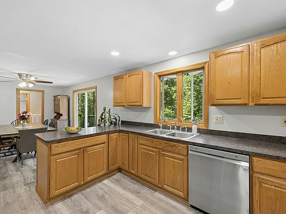4th image of 309 Ash St