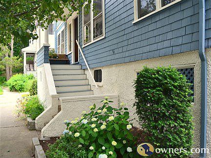 Uncomplicated entry with landscaping