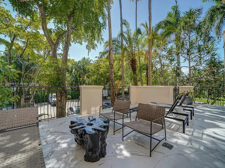 19117 Fisher Island Dr #19117 — Photo 24