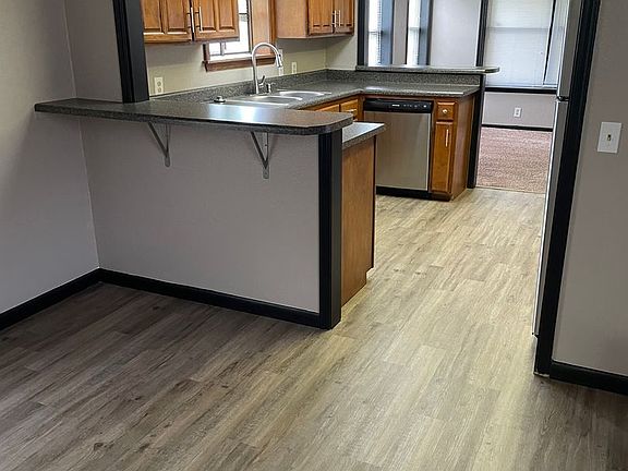 5th image of 6148 S Lakewood Ave