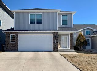 4836 54th St S, Fargo, ND 58104