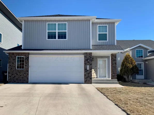 4836 54th St S, Fargo, ND 58104