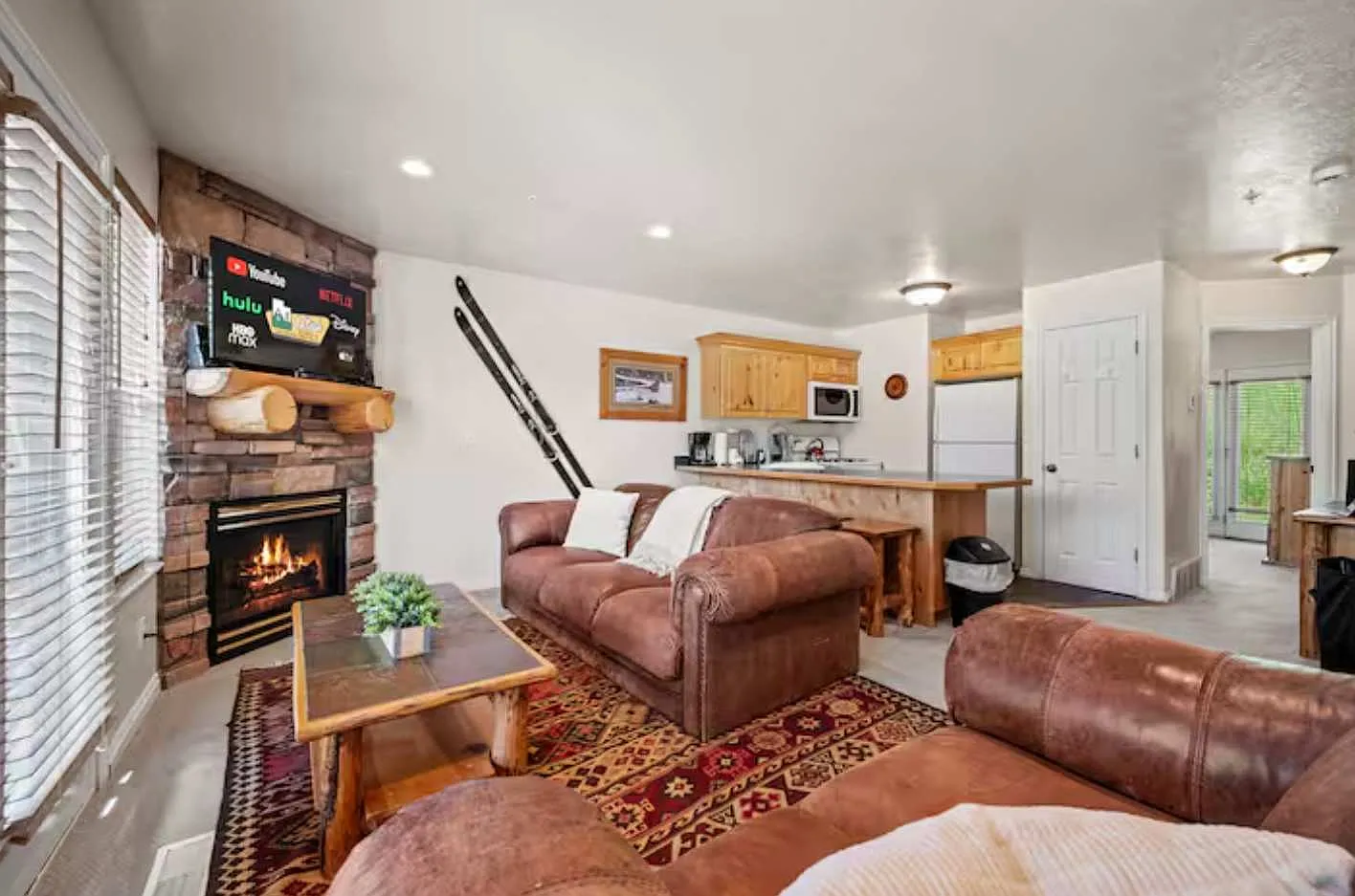 3 bed, 1300 sqft, $3,500 — Photo 3