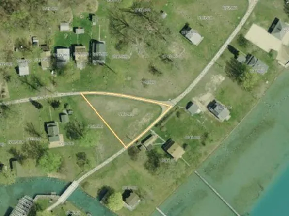 468 Russell Rd, Algonac, MI 48001