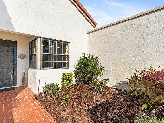 4th image of 5806 Parkwalk Circle W