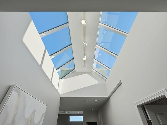 5th image of 2343 Folkestone Way