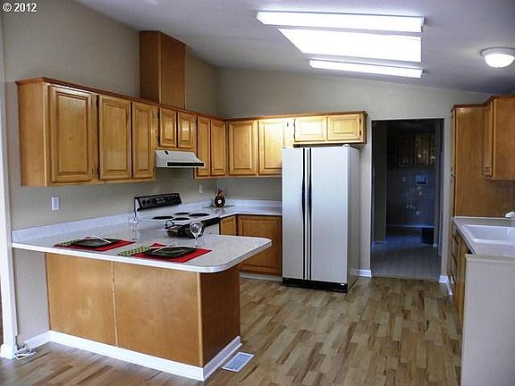 5th image of 5415 NE 77th Ct