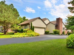 84 Warrington Dr, Lake Bluff, IL