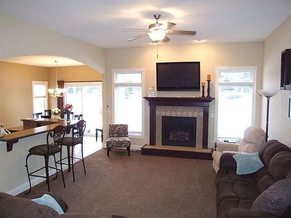 3rd image of 8698 Wildflower Way