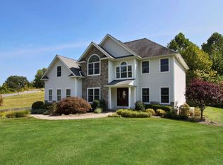 8 Kimlin Ct, Poughkeepsie, NY 12603