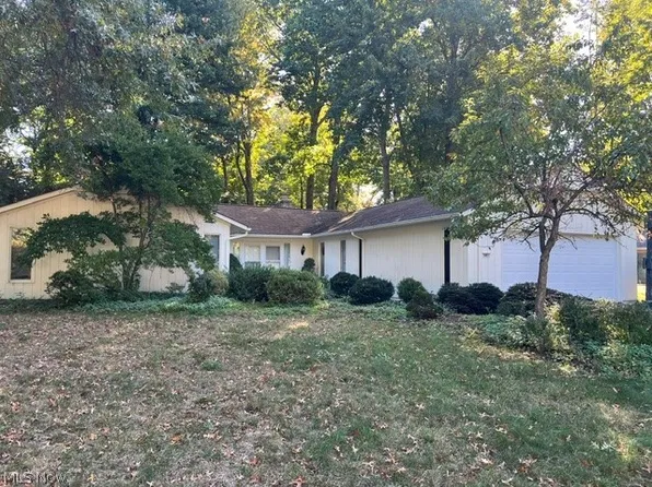 5851 Mills Creek Ln, North Ridgeville, OH 44039