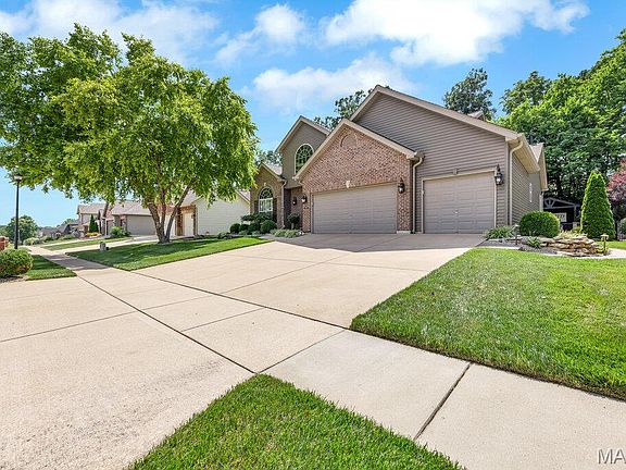 4th image of 310 Highland Meadows Ct