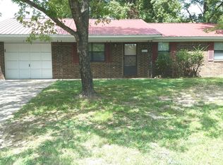 2111 E 15th St, Russellville, AR 72802
