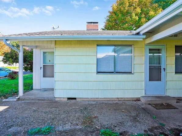 562 Plaza Del Rey NE, Salem, OR 97303