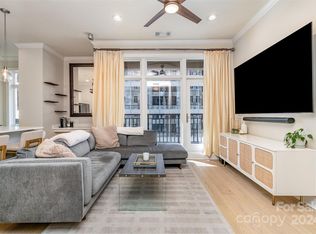230 S Tryon St, Charlotte, NC 28202