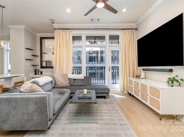 230 S Tryon St, Charlotte, NC 28202