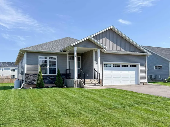 324 Upton Rd, Charlottetown, PE C1E 1Z5