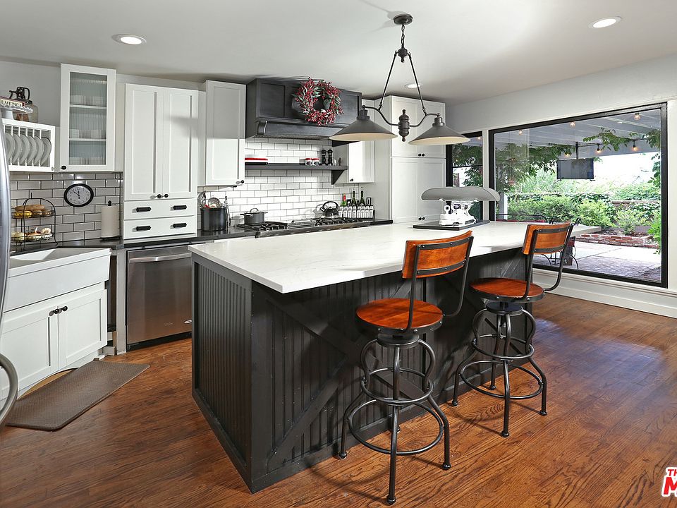 1st image of 25813 Skylark Dr