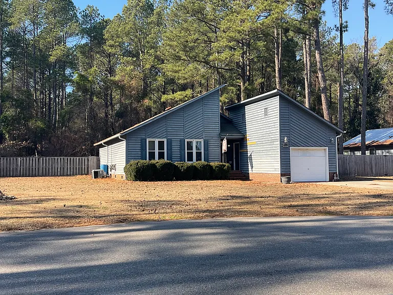 Tee Ct — Photo 1