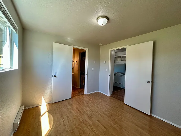 1422 Chestnut St. - 8 Unit — Photo 9