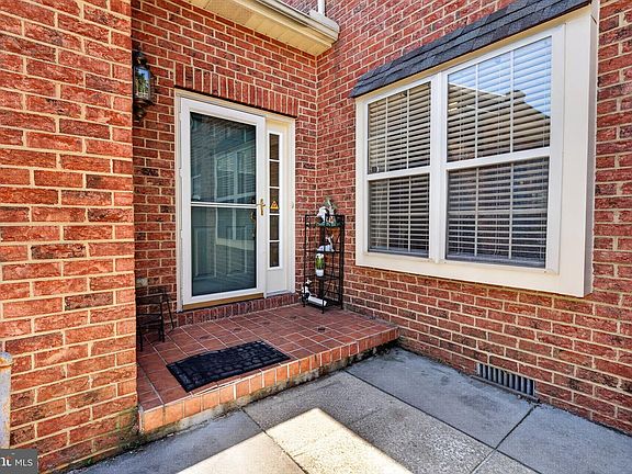 5th image of 207 Pine Bridge Ln