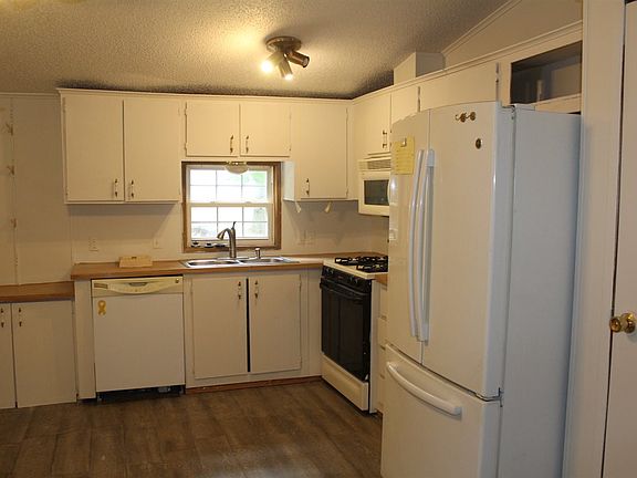 3rd image of 406 Arrowood Dr