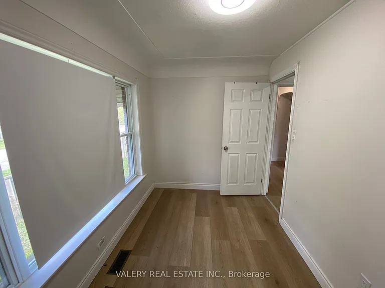 374 Edmonton St #MAIN — Photo 39