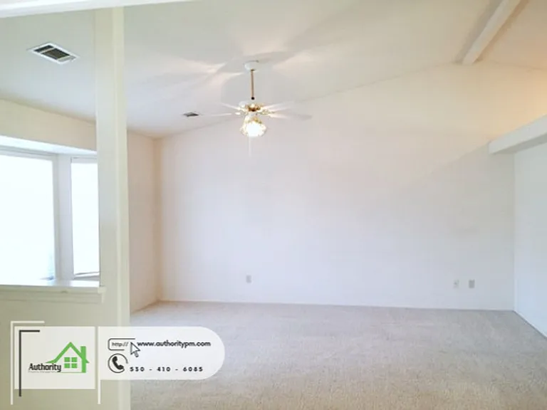 3323 Forest Homes Dr — Photo 3