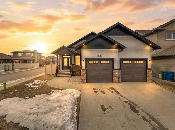 2 SE Vernon Close, Red Deer, AB T4R 0N3