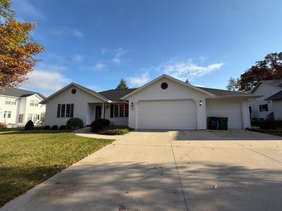 1043 Woodcrest Dr, Fond Du Lac, WI, 54935