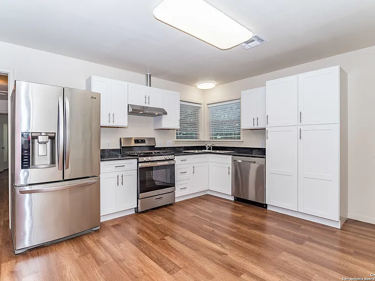 339 E Nottingham Dr — Photo 8