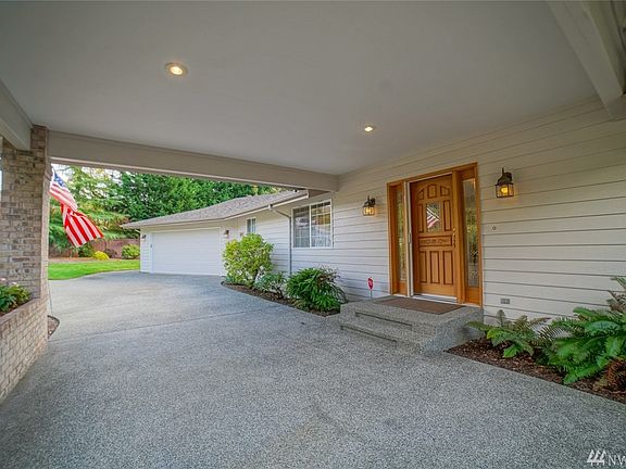 3rd image of 2204 35th St NW