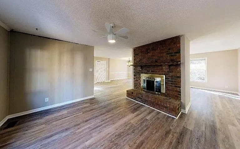 421 Constitution Dr — Photo 13
