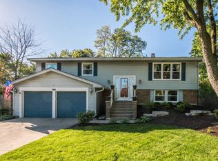 250 Fremont Ct, Bloomingdale, IL 60108