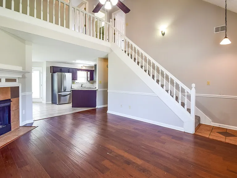 1862 Towson Ln — Photo 6