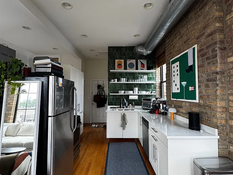 1351 N Greenview Ave #3R — Photo 2