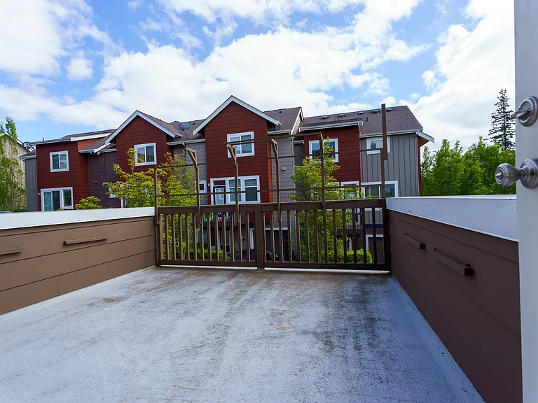 2405 NE Park Dr — Photo 9