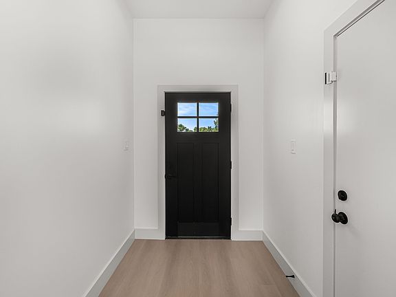 4th image of 2806 Carter St