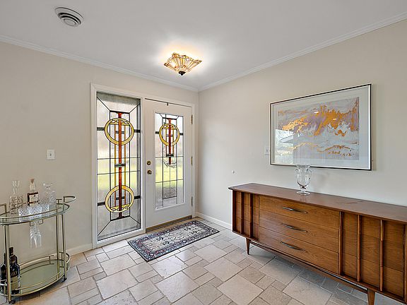 2nd image of 3090 Oakhill Dr