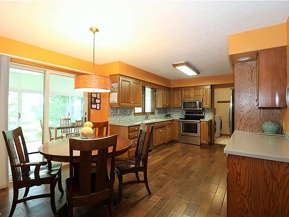 4th image of 3229 Shelly Blvd