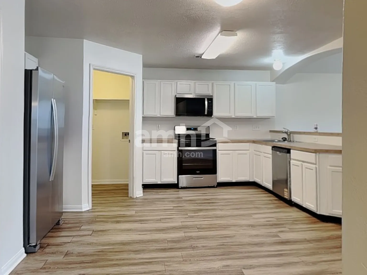 3 bed, 2.0 bath, 1909 sqft, $1,945 — Photo 3
