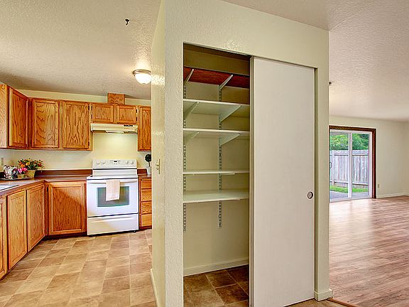 5th image of 10117 5th Pl SE