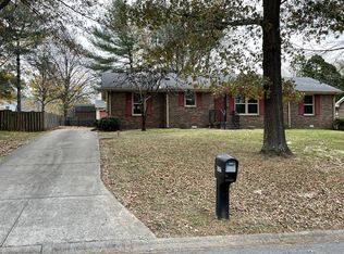 305 Meadowgreen Dr, Clarksville, TN 37040