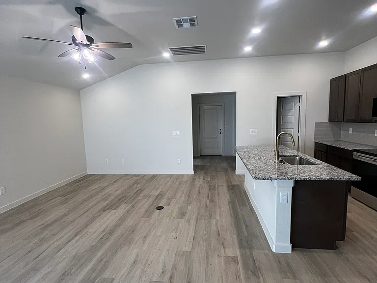 13815 Gary Ave — Photo 5