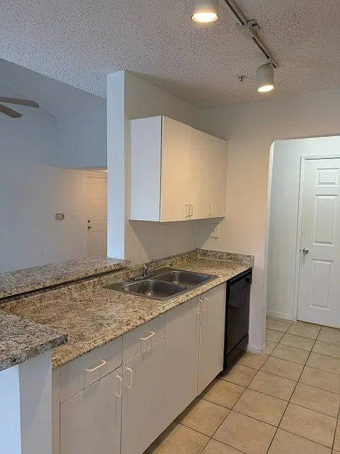 1 bed, 900 sqft, $1,675 — Photo 2