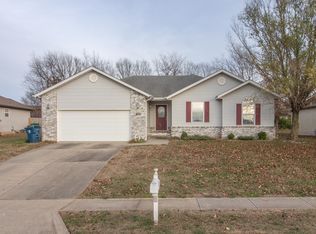 1580 S Timbercreek Ave, Springfield, MO 65807
